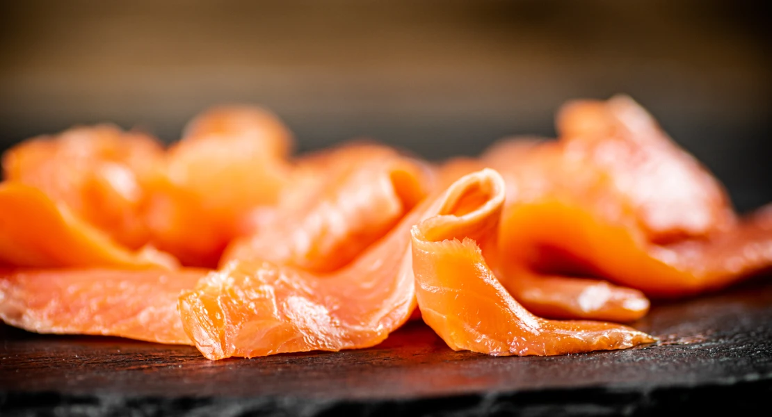 Alertan alimentaria por una bacteria perjudicial en salmón ahumado de varias marcas