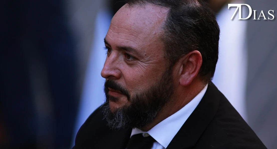 Las mejores imágenes de la salida de la Virgen de la Soledad de Badajoz