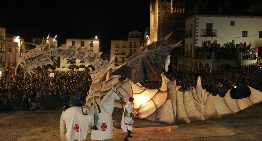 Más de 3.100 personas y 27 dragones participarán en el desfile de San Jorge 2026