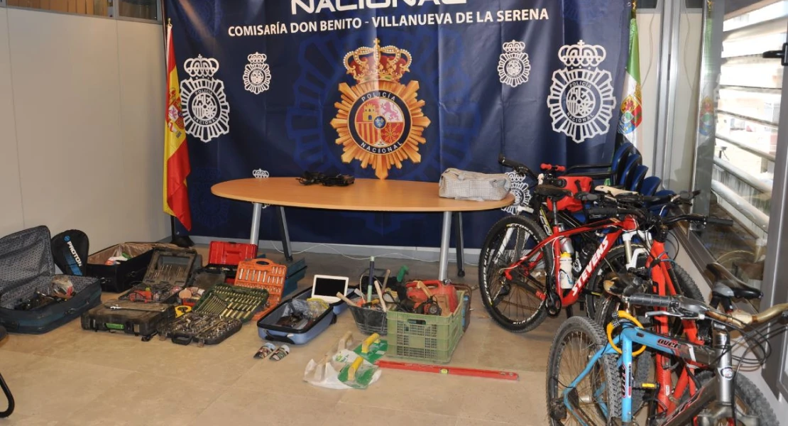 Hallan numerosos objetos robados en un domicilio de Villanueva de la Serena: hay tres detenidos