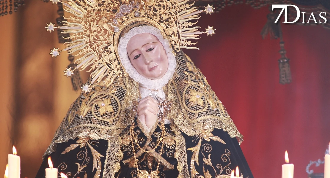 Las mejores imágenes de la salida de la Virgen de la Soledad de Badajoz