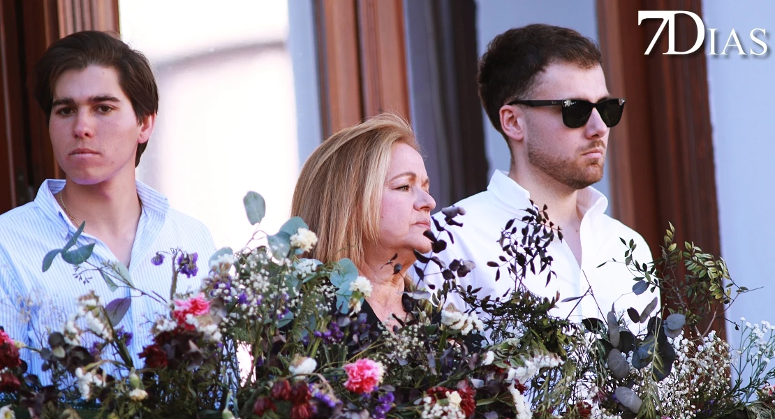 Las mejores imágenes de la salida de la Virgen de la Soledad de Badajoz