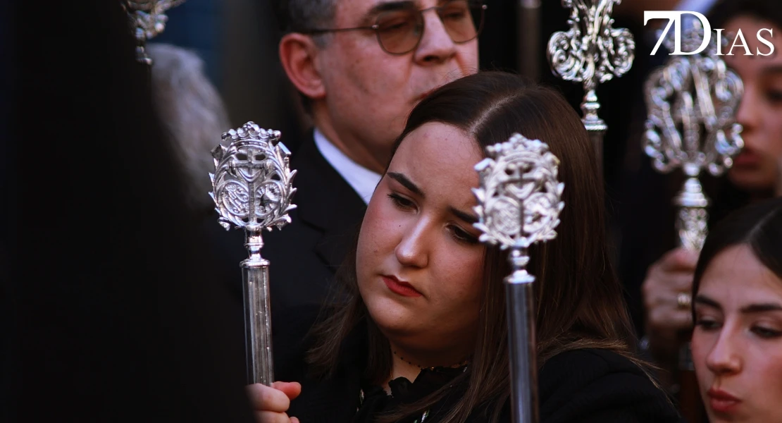 Las mejores imágenes de la salida de la Virgen de la Soledad de Badajoz