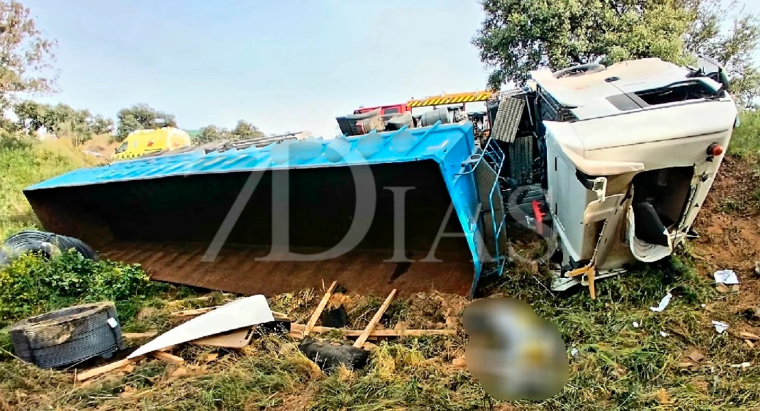 Un hombre en estado grave tras accidentarse con un camión en Jerez de los Caballeros