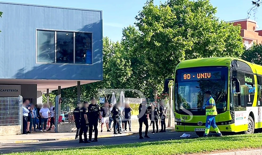 Grave accidente en Badajoz: un autobús atropella a una mujer