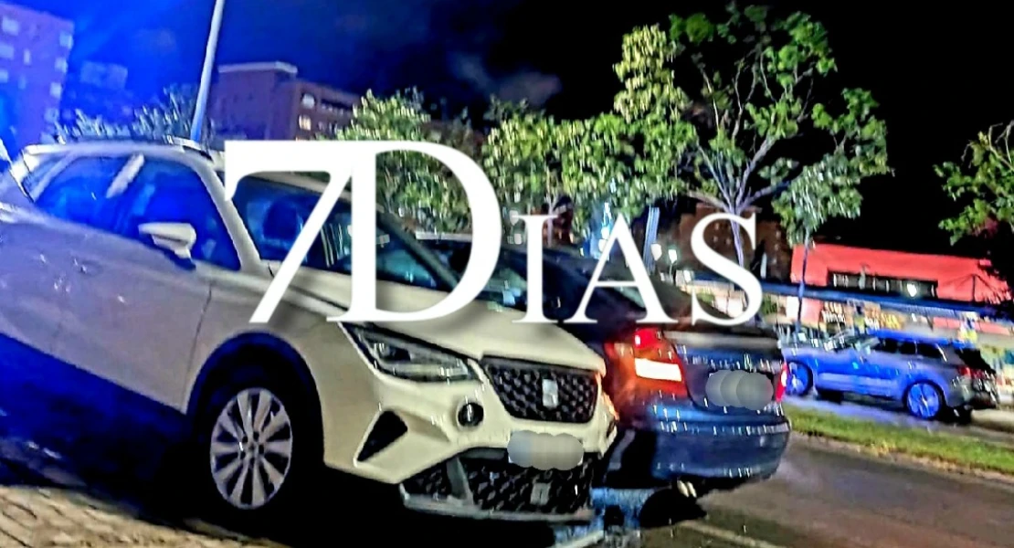 Pierde el control de su coche y se empotra contra varios vehículos en Badajoz