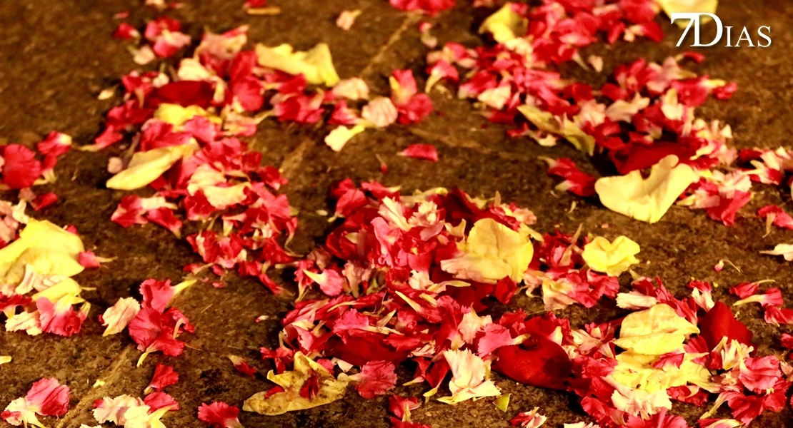 Los mejores planos de la procesión del miércoles en Badajoz: el Descendimiento y la Esperanza