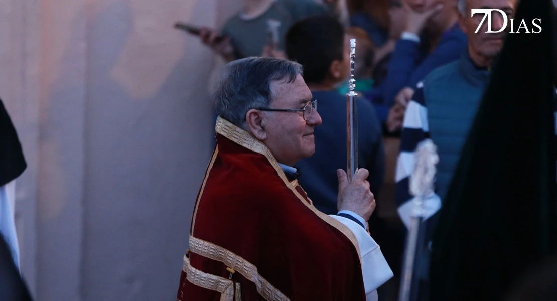 Los mejores planos de la procesión del miércoles en Badajoz: el Descendimiento y la Esperanza