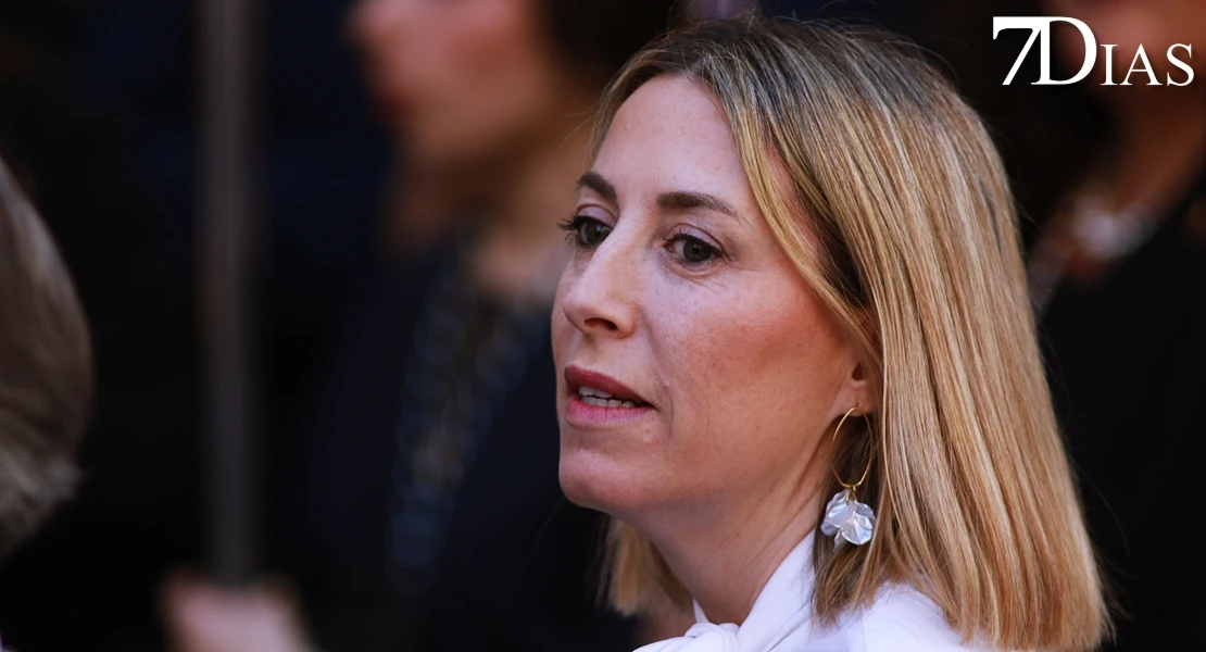 Las mejores imágenes de la salida de la Virgen de la Soledad de Badajoz