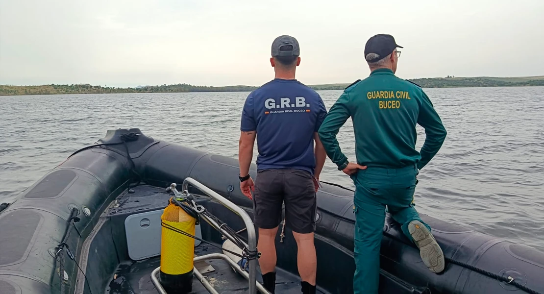El embalse de Orellana acoge las prácticas conjuntas de buceo entre la Guardia Real y la Guardia Civil