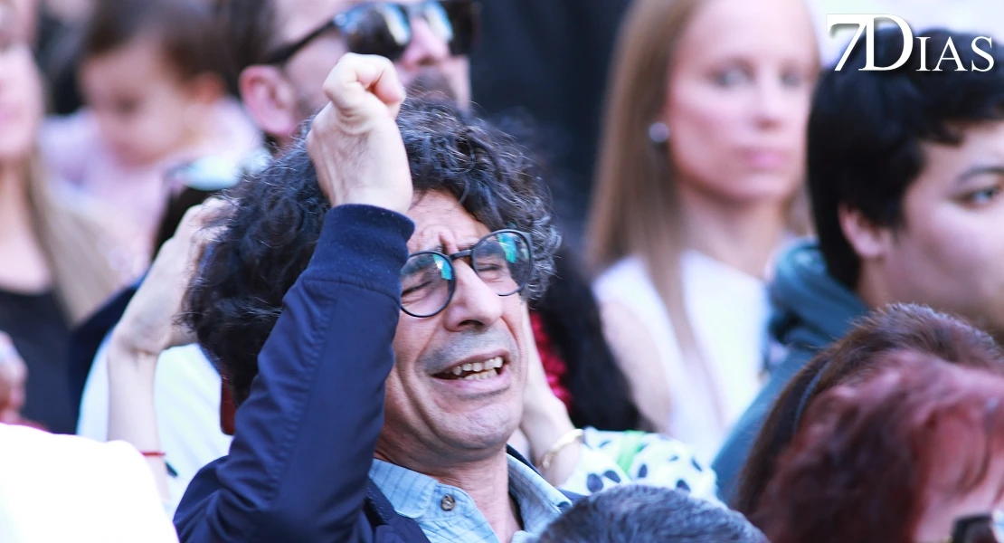 Las mejores imágenes de la salida de la Virgen de la Soledad de Badajoz
