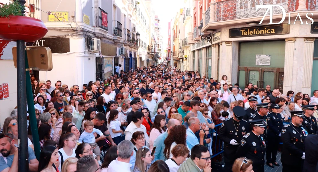 Dos desvanecimientos durante la salida de la Virgen de la Soledad en Badajoz