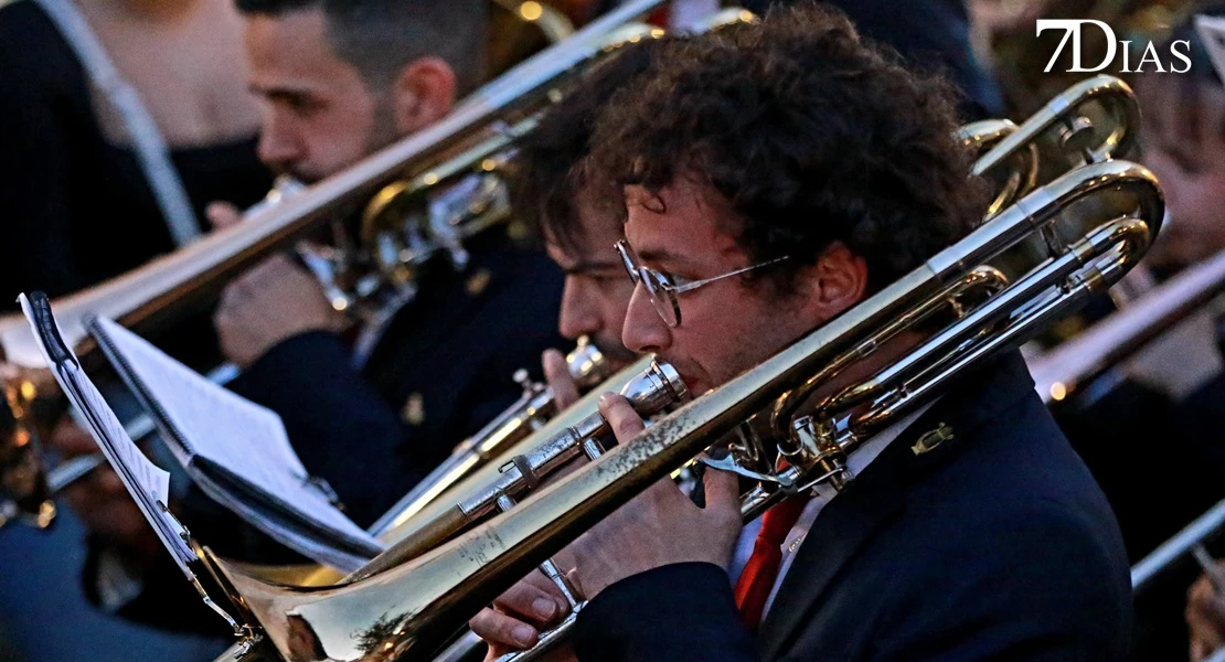 Los mejores planos de la procesión del miércoles en Badajoz: el Descendimiento y la Esperanza