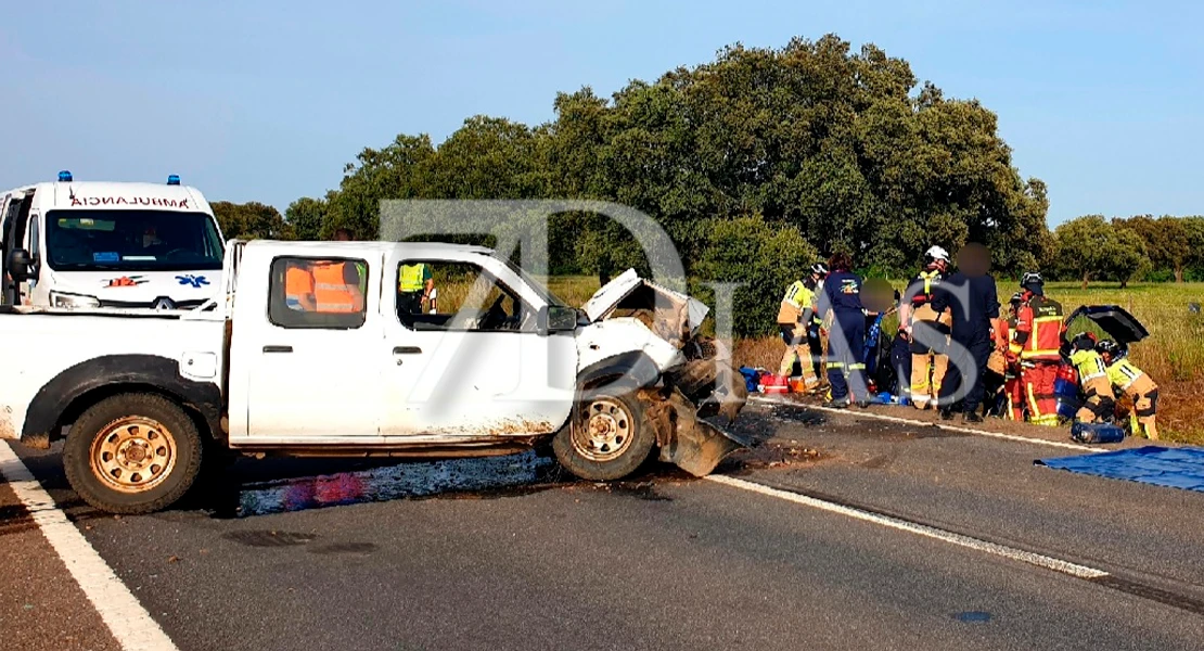 Un grave accidente provoca retenciones en la N-523: dos hombres heridos, uno de ellos, grave