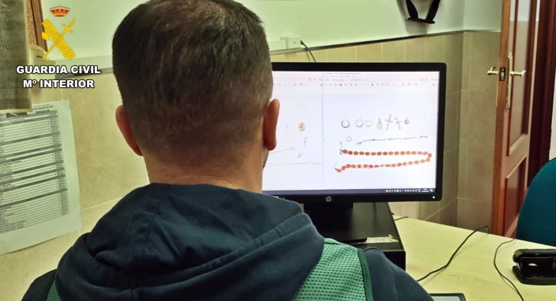 Detienen a una vecina de Villafranca que robó joyas en una vivienda para venderlas