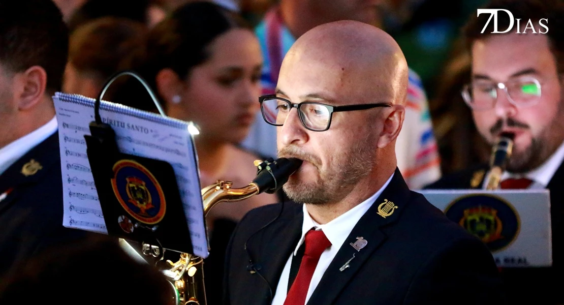 Los mejores planos de la procesión del miércoles en Badajoz: el Descendimiento y la Esperanza