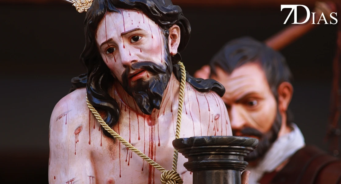 Las mejores imágenes de la salida de la Virgen de la Soledad de Badajoz