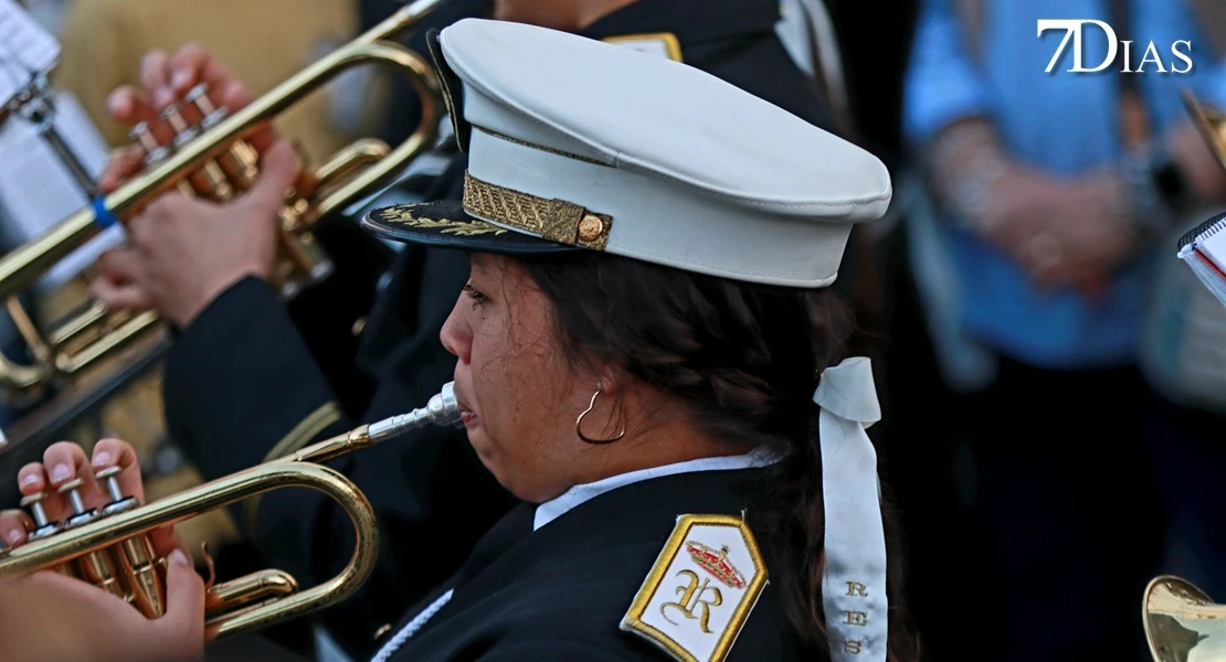 Los mejores planos de la procesión del miércoles en Badajoz: el Descendimiento y la Esperanza