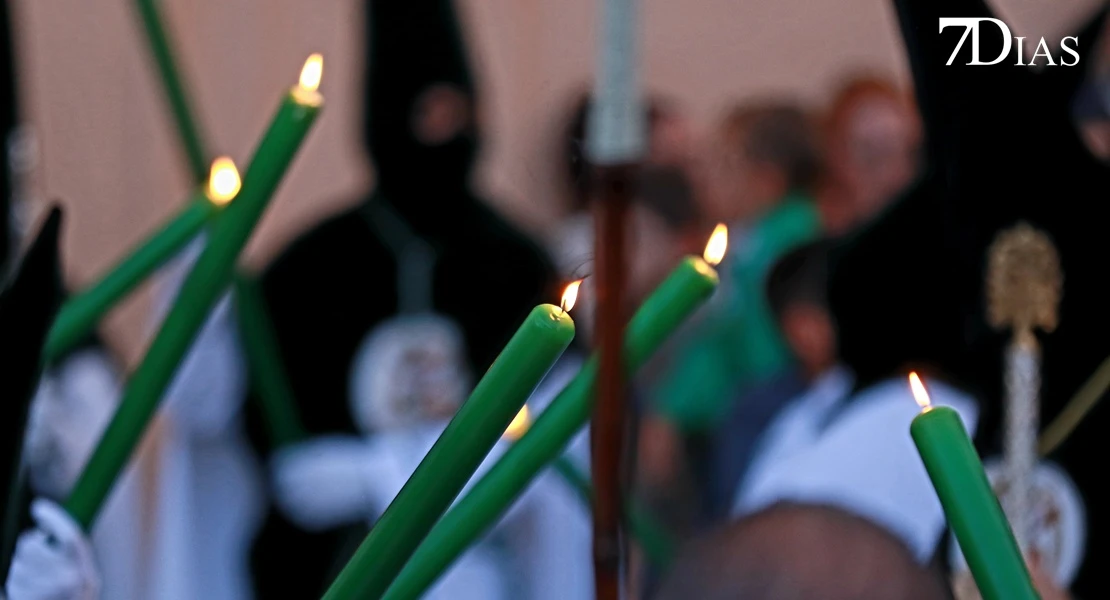 Los mejores planos de la procesión del miércoles en Badajoz: el Descendimiento y la Esperanza