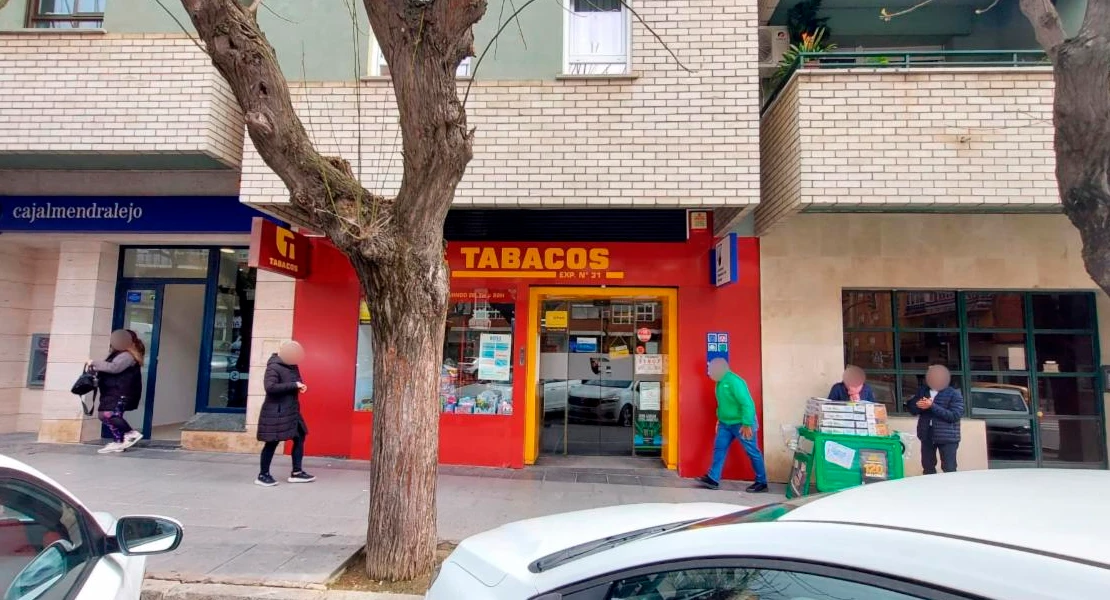 El primer premio de la Lotería Nacional reparte suerte en la barriada pacense de San Fernando