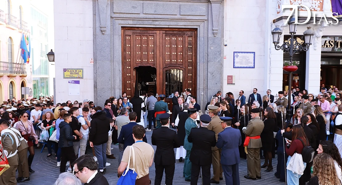 Las mejores imágenes de la salida de la Virgen de la Soledad de Badajoz
