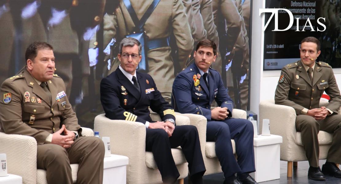 El Hospital Centro Vivo inaugura una exposición sobre la permanente adaptación de las FF.AA.