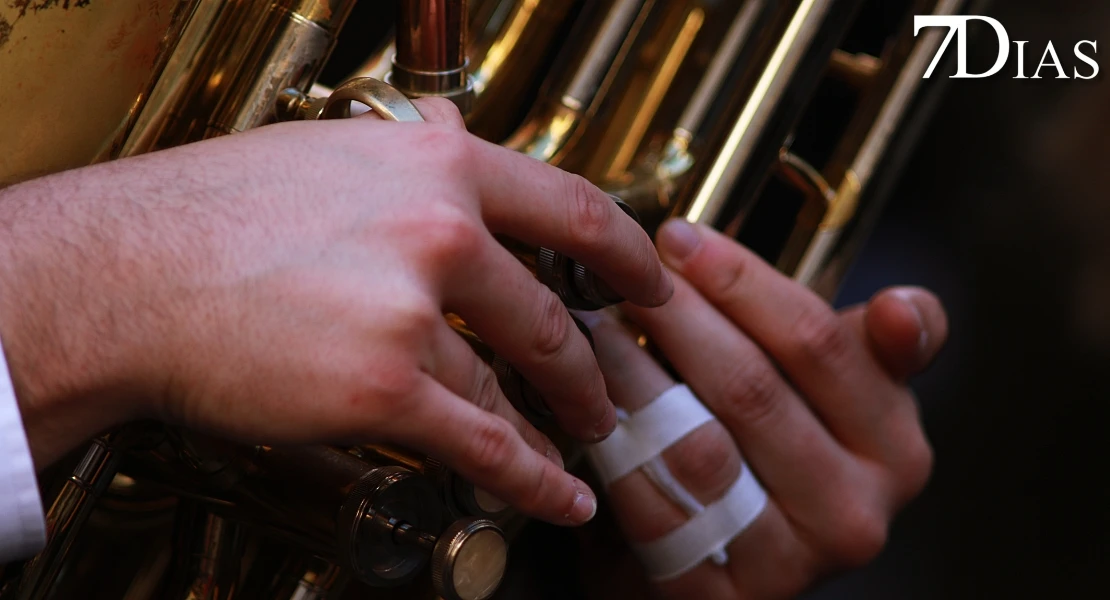Las mejores imágenes de la salida de la Virgen de la Soledad de Badajoz