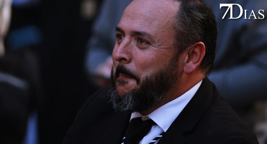 Las mejores imágenes de la salida de la Virgen de la Soledad de Badajoz