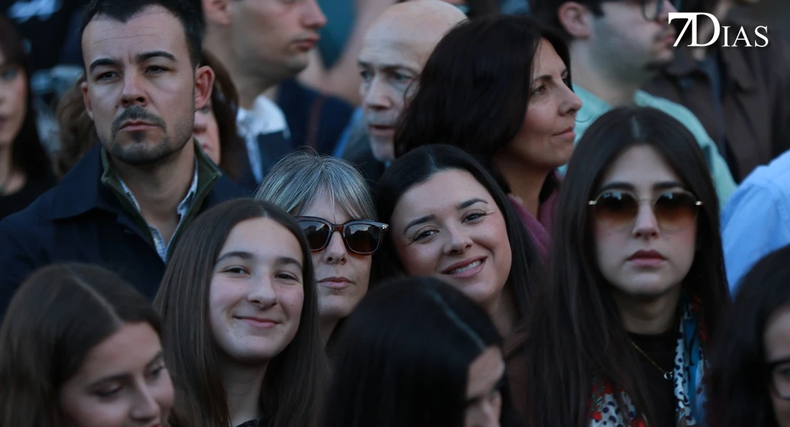 Los mejores planos de la procesión del miércoles en Badajoz: el Descendimiento y la Esperanza