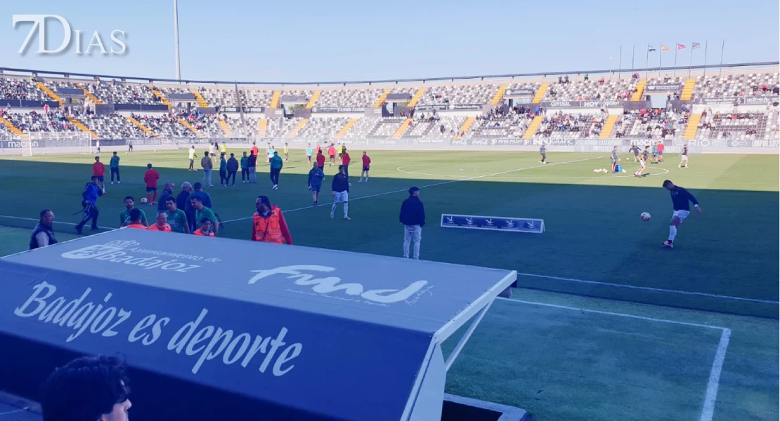 El CD Badajoz golea y alcanza el segundo puesto