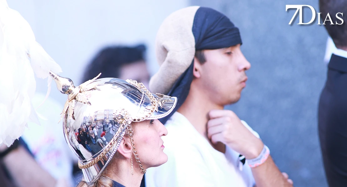 Las mejores imágenes de la salida de la Virgen de la Soledad de Badajoz
