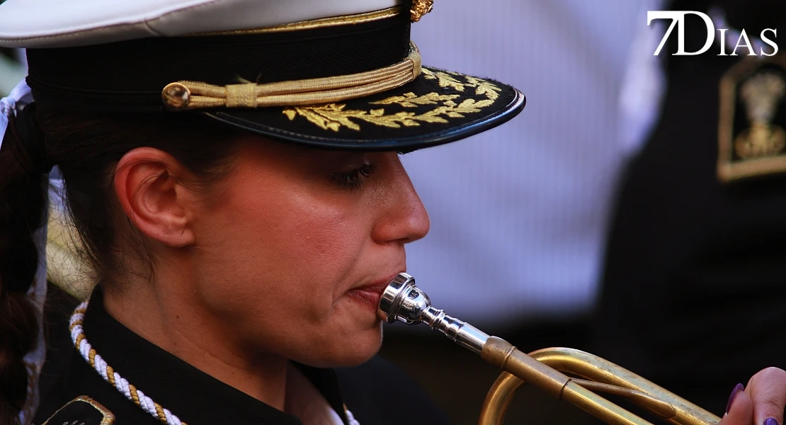 Las mejores imágenes de la salida de la Virgen de la Soledad de Badajoz
