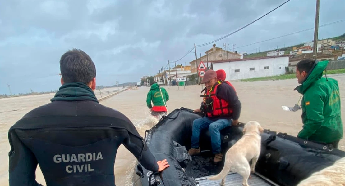 El embalse de Orellana acoge las prácticas conjuntas de buceo entre la Guardia Real y la Guardia Civil