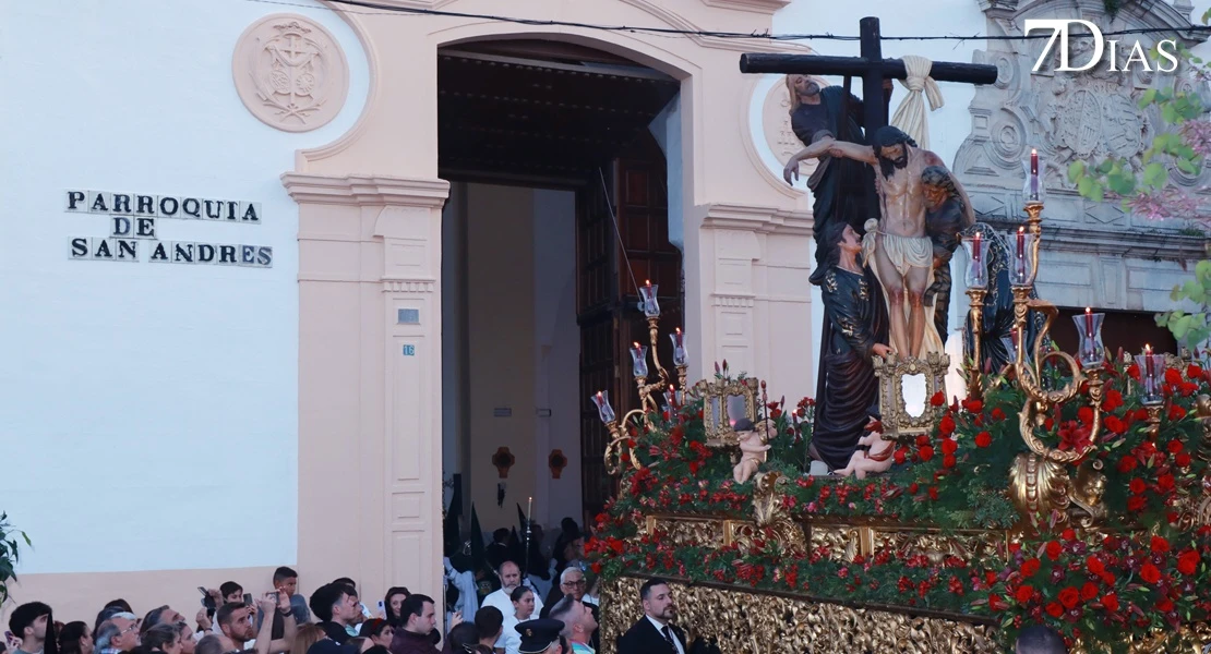 Badajoz vive una de sus procesiones más esperadas: el Descendimiento y la Virgen de la Esperanza