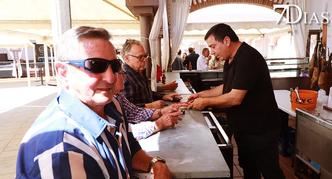 Del cerdo, hasta los andares: Barcarrota celebra su gran fiesta ibérica