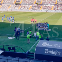 El Badajoz golea y se pone a dos del líder