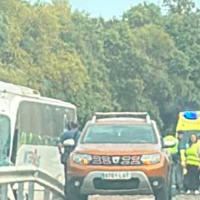 Una veintena de personas implicadas en el choque entre un autobús y un coche cerca de Barcarrota