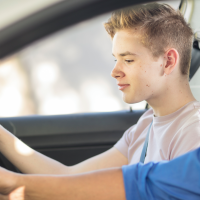 Una nueva norma permitirá conducir desde los 17 años