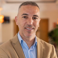 Diego Valor, el periodista extremeño que dirigirá la comunicación de la vivienda pública en España