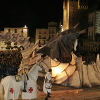 Más de 3.100 personas y 27 dragones participarán en el desfile de San Jorge 2026