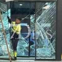 Alunizaje de película en el CC El Faro: empotran un coche para robar en una joyería