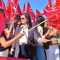 Empleados de tiendas de El Faro se concentran para exigir mejores condiciones