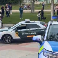 Muere un niño apuñalado por un joven en una biblioteca