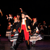 Badajoz celebra el Festival de Folklore en la Escuela