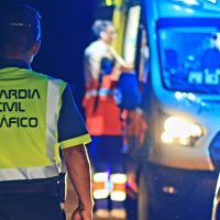 Hospitalizado tras un choque frontal entre dos coches en Don Benito