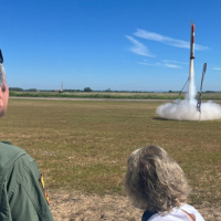 Alumnos extremeños lanzan minisatélites al espacio desde la Base Aérea de Talavera