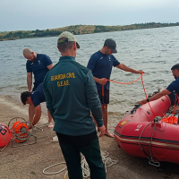 El embalse de Orellana acoge las prácticas conjuntas de buceo entre la Guardia Real y la Guardia Civil