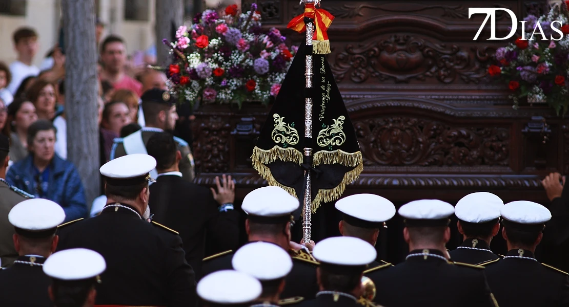 Las mejores imágenes de la salida de la Virgen de la Soledad de Badajoz