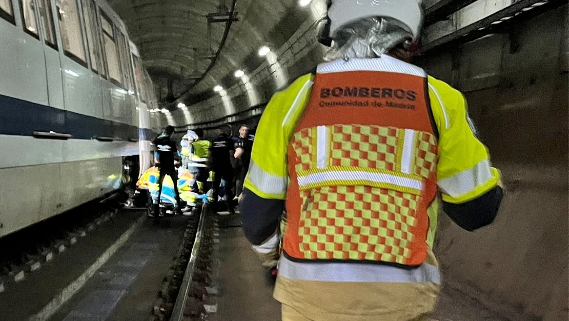 Un hombre es arrollado por un tren mientras caminaba por un túnel esta madrugada