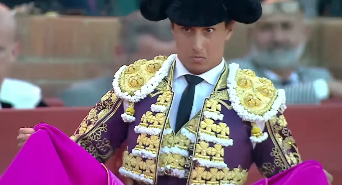 Una nueva cornada grave en Sevilla manda a Roca Rey al hospital